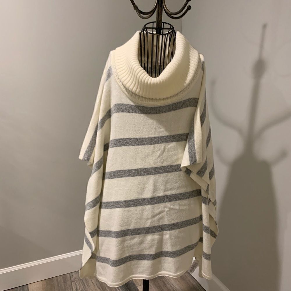 (New) Loft Women’s ponch